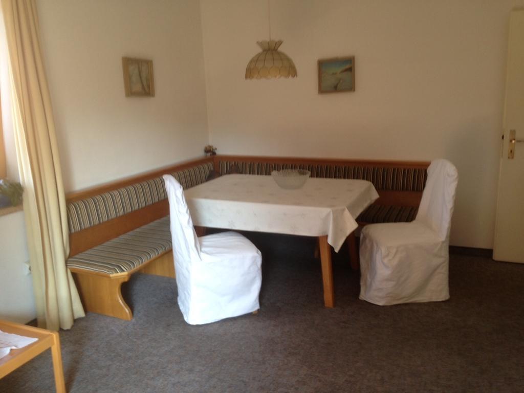 Apartament Haus Riedl Seefeld w Tirolu Pokój zdjęcie